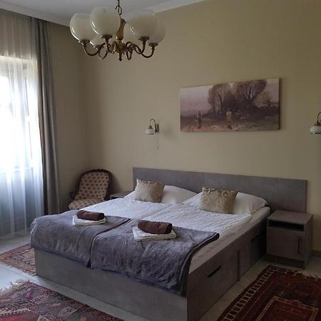 Ketbodonyi Apartments Eksteriør billede